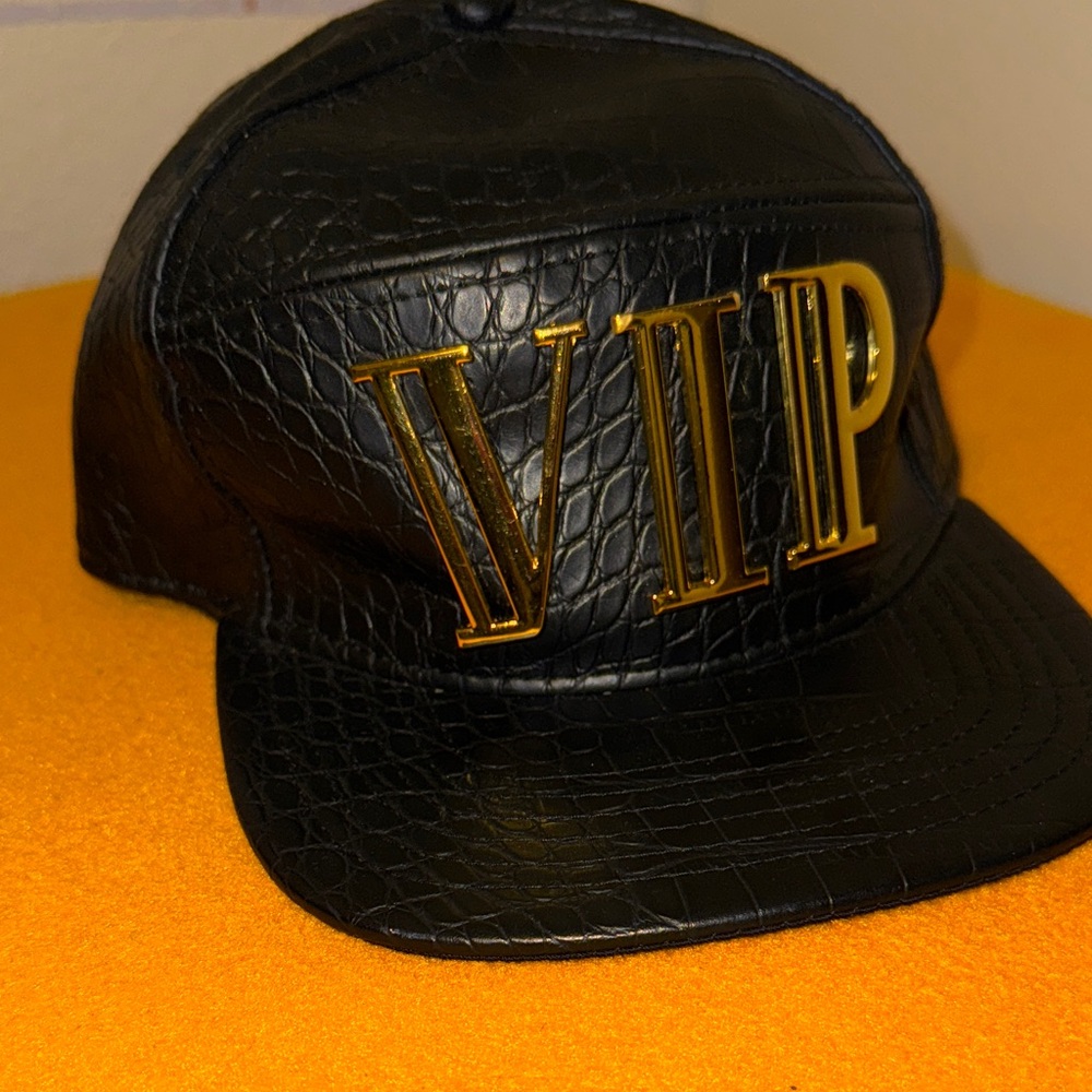 Leather Snapback VIP Black and Gold